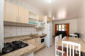 Casa térrea com 03 dormitórios perfeita para seus dias de férias na praia